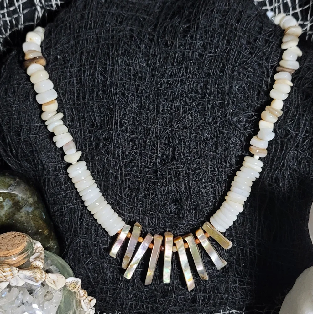 Shell Necklace - Picture 2 of 3